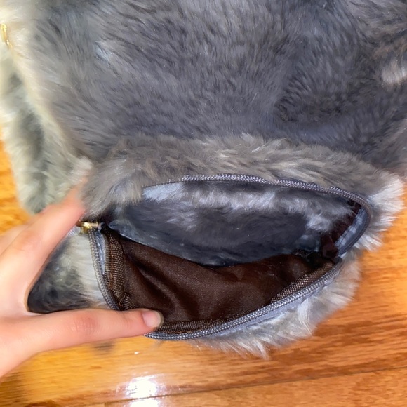 Faux fur backpack with fur ears - Picture 7 of 9